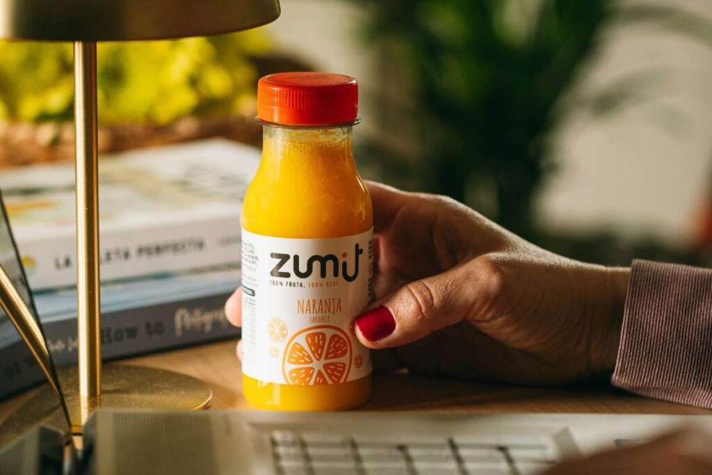zumo de naranja envasado Zumit